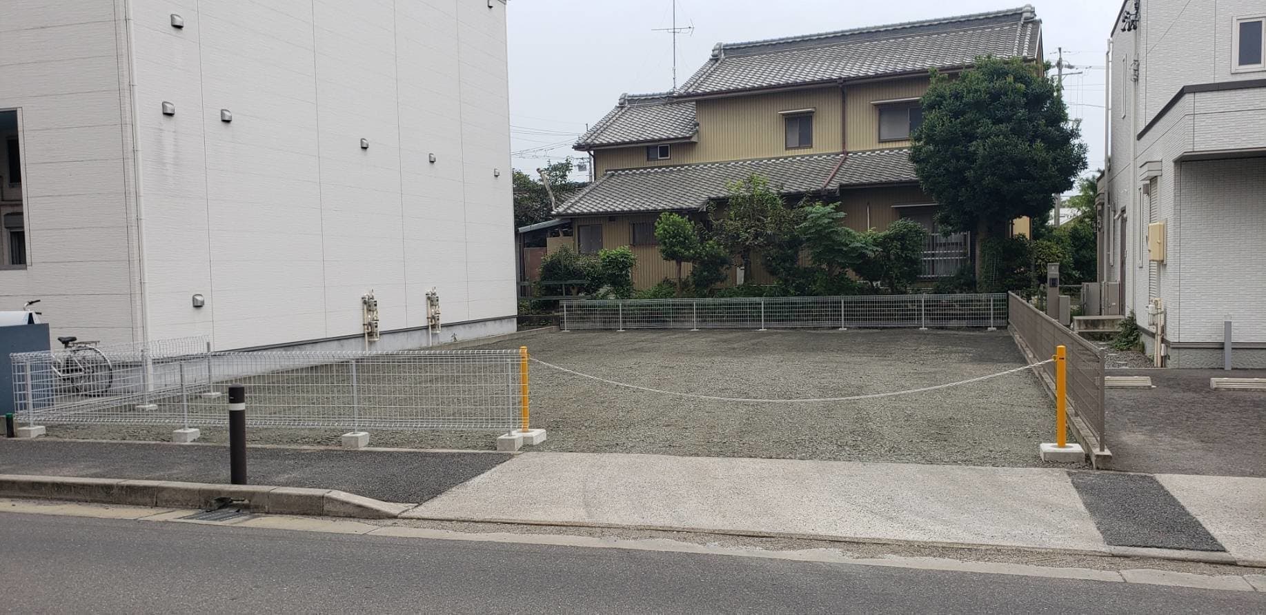 駐車場ポール新設 | 名古屋市昭和区のエクステリア工事ならイズ美