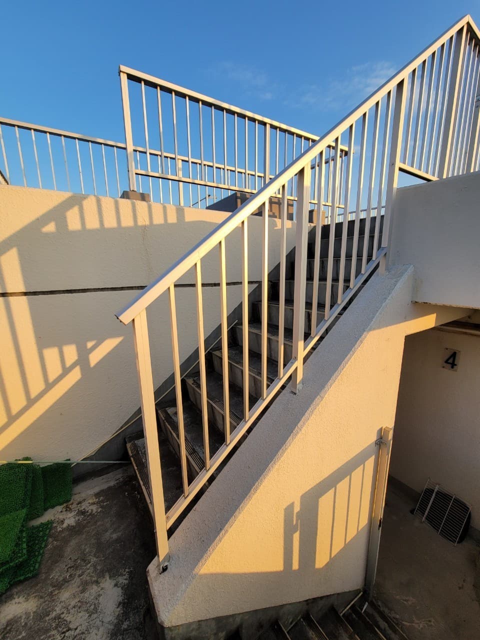 屋上外階段手すり設置 | 名古屋市昭和区のエクステリア工事ならイズ美