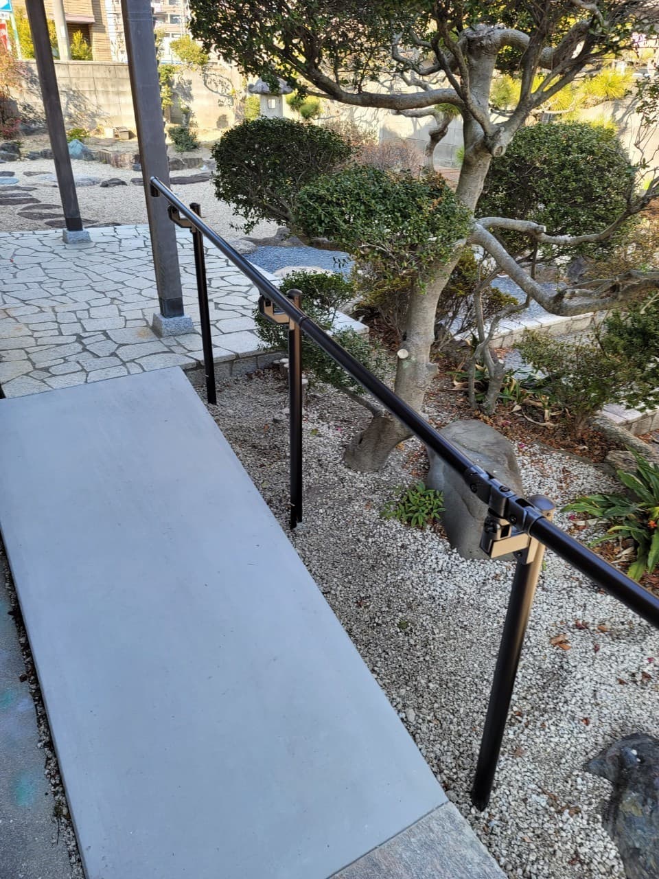 スロープ手すり設置 | 名古屋市昭和区のエクステリア工事ならイズ美