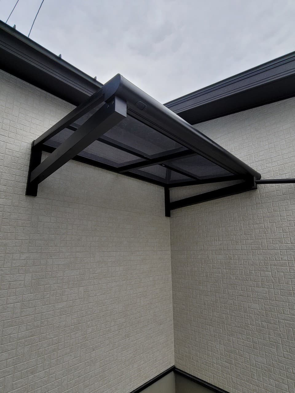 庇屋根設置 | 名古屋市昭和区のエクステリア工事ならイズ美