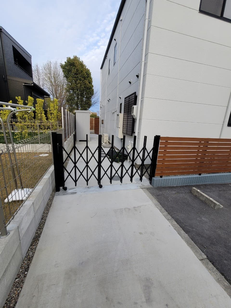 アコーディオンゲート設置 | 名古屋市昭和区のエクステリア工事ならイズ美